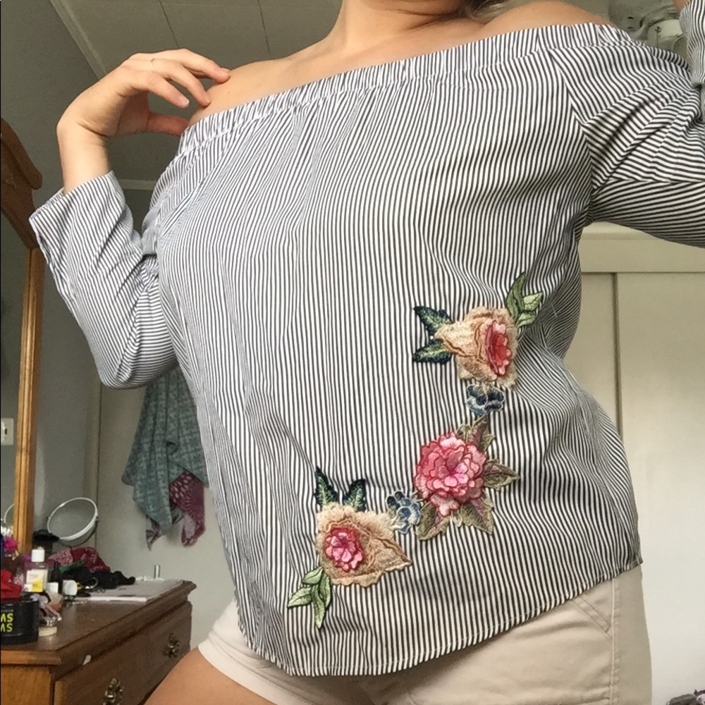 Off the shoulder top ✨5 for $25